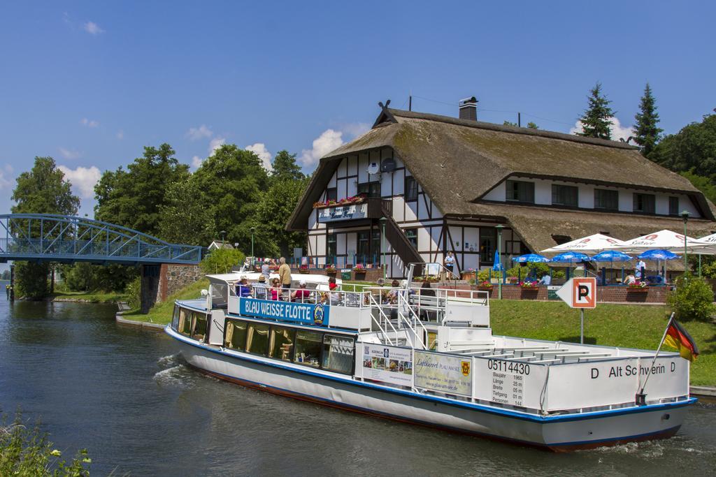 Hotel & Restaurant Lenzer Krug Malchow  Buitenkant foto