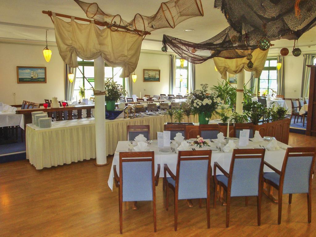 Hotel & Restaurant Lenzer Krug Malchow  Buitenkant foto