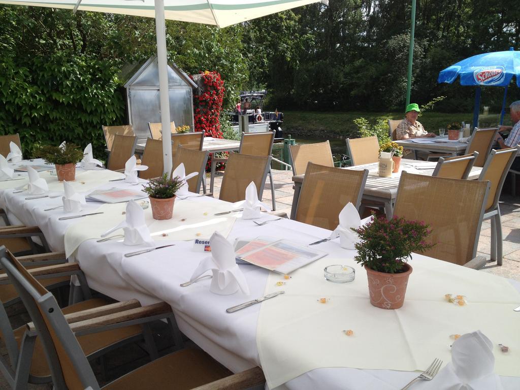 Hotel & Restaurant Lenzer Krug Malchow  Buitenkant foto