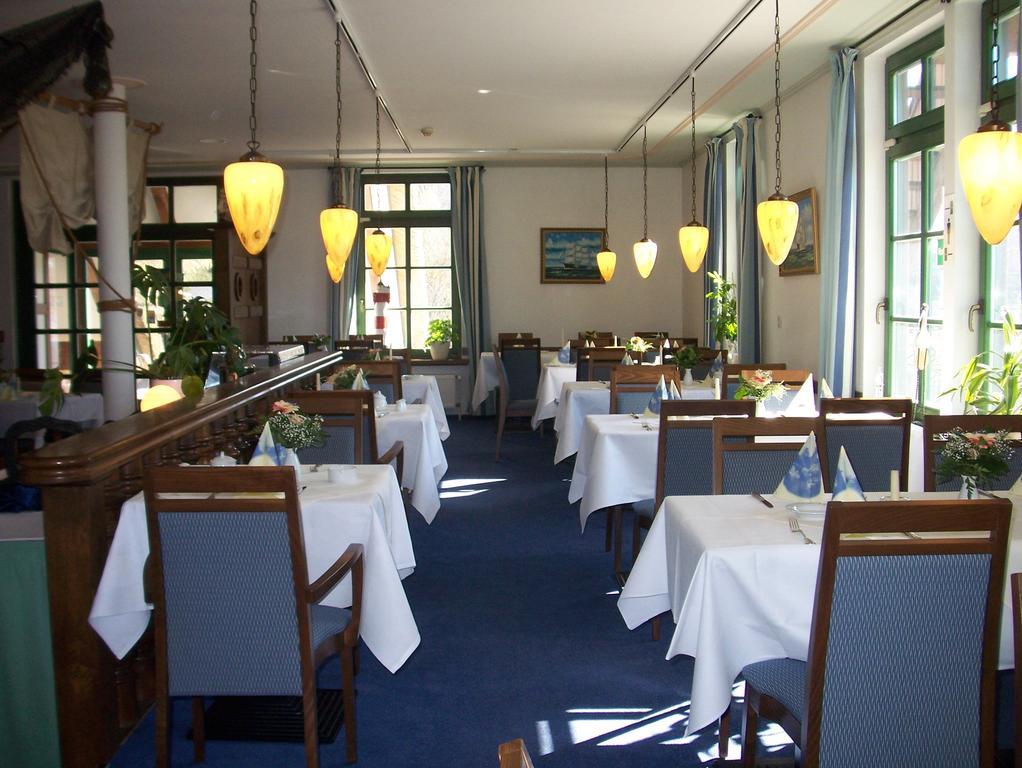 Hotel & Restaurant Lenzer Krug Malchow  Buitenkant foto