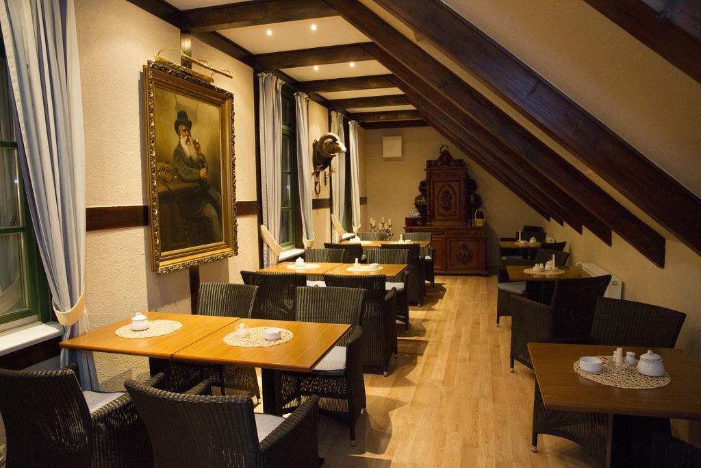 Hotel & Restaurant Lenzer Krug Malchow  Buitenkant foto