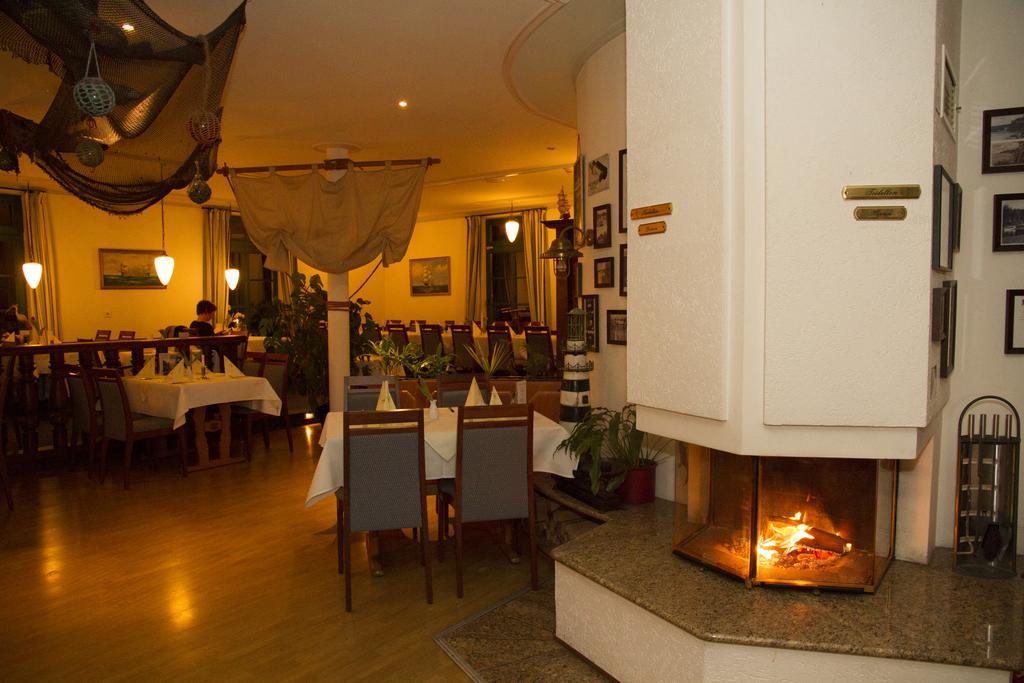 Hotel & Restaurant Lenzer Krug Malchow  Buitenkant foto